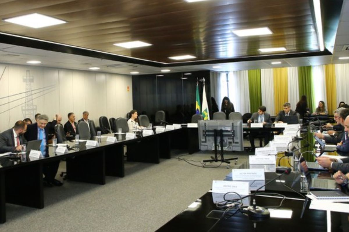 A segurança eletroenergética no Brasil torna-se prioridade quando o país enfrenta períodos de seca e demanda elevada