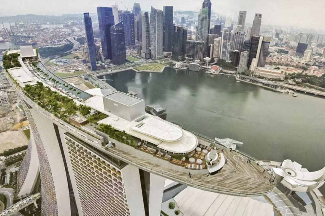 Un resort integrado de U$5,7 mil millones, completado en 2010, famoso por su piscina infinita de 150 metros en la parte superior, que conecta sus tres torres de 55 pisos