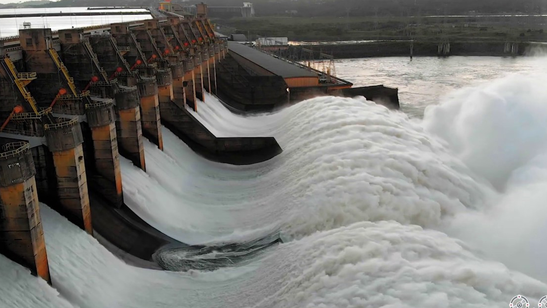 Com 2.850 km² de área, 45 bilhões de m³ de água e potência de 8.370 MW, o maior reservatório 100% brasileiro segue vital após 40 anos e move uma das maiores hidrelétricas do planeta