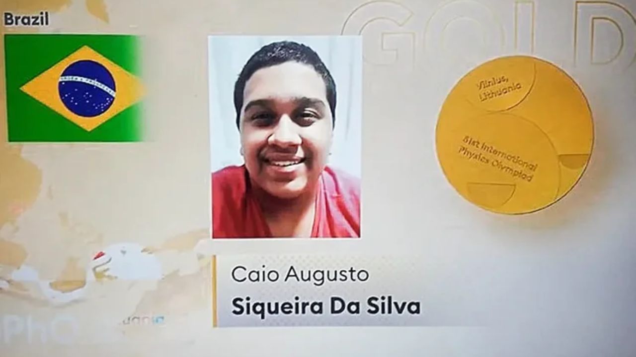 En un logro histórico para la ciencia nacional, el joven Caio Siqueira conquistó la primera medalla de oro de Brasil en la Olimpíada Internacional de Física, superando potencias tradicionales como China y Estados Unidos. Imagen: Reproducción/Redes Sociales