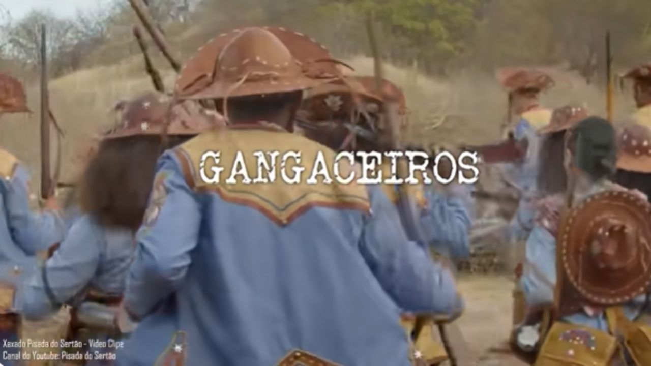 Liderados Por Figuras Como Lampião, Los Cangaceiros Eran Bandas Armadas Que Imponían Su Propia Ley En El Sertão Nordesteño A Inicios Del Siglo XX, Viviendo De La Saqueo Y Del Enfrentamiento Directo Con El Poder De Los Coroneles Y De La Policía Volante.