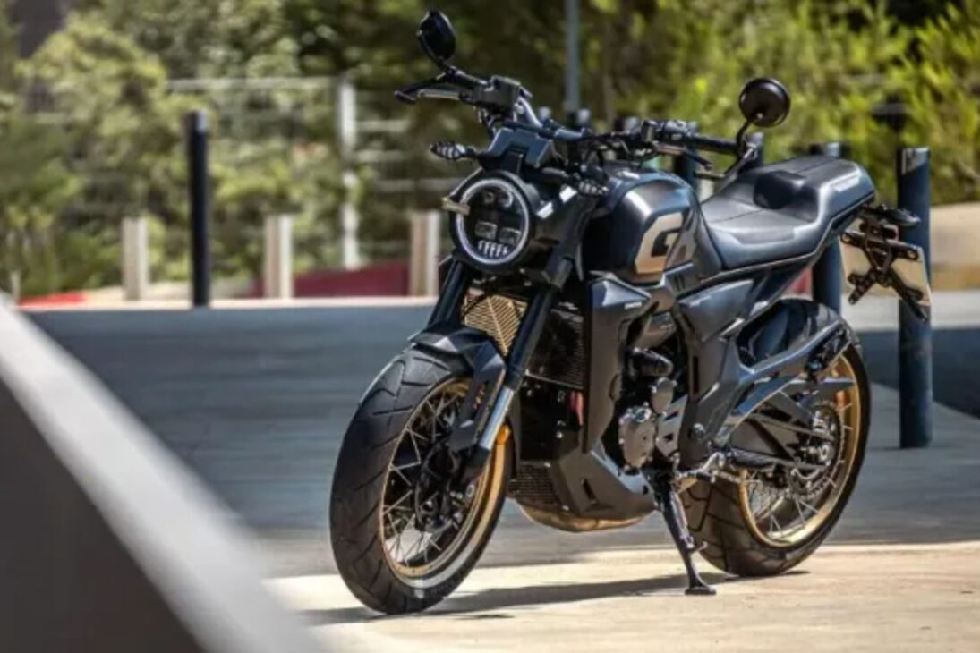 Zontes GK 350 2025: motor 348 cilindradas, 41 caballos, 30 km/l, panel TFT con Bluetooth, llave presencial, full LED y estilo café racer impresionante