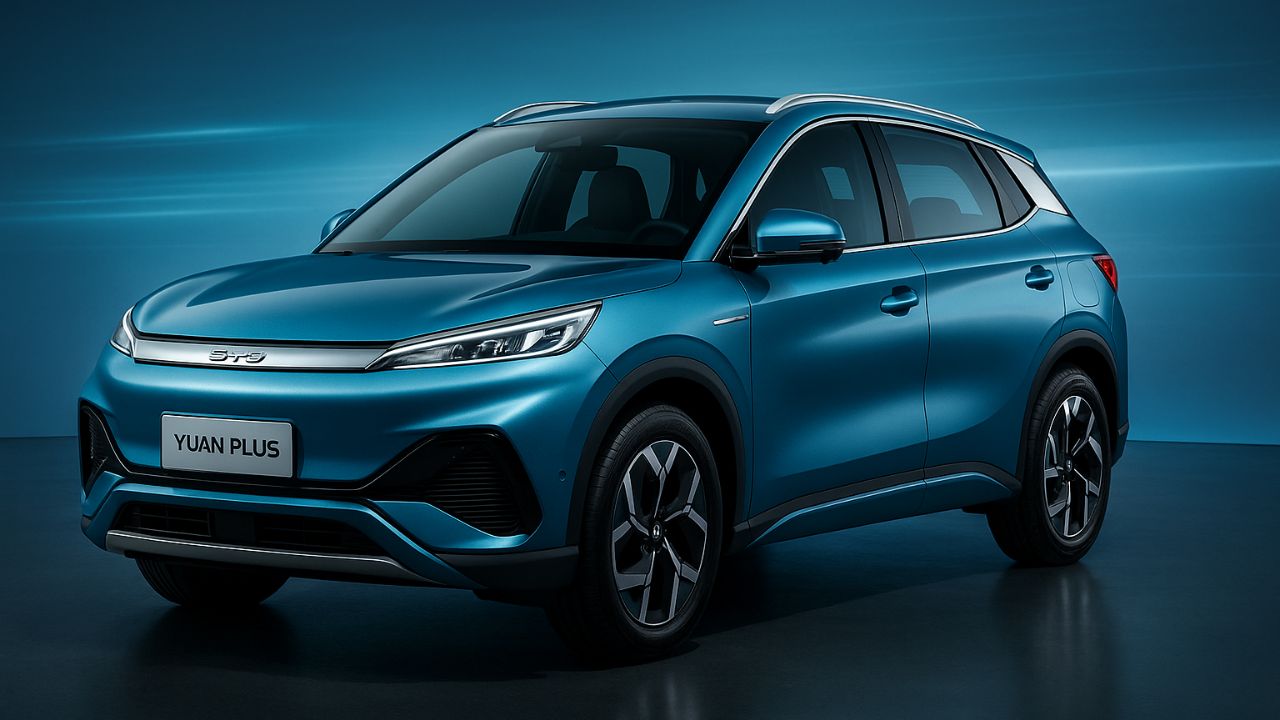 SUV elétrico BYD Yuan Plus 2026 é registrado no INPI com 313 cv, nova bateria e recarga de 150 kW, indicando chegada ao Brasil em breve.