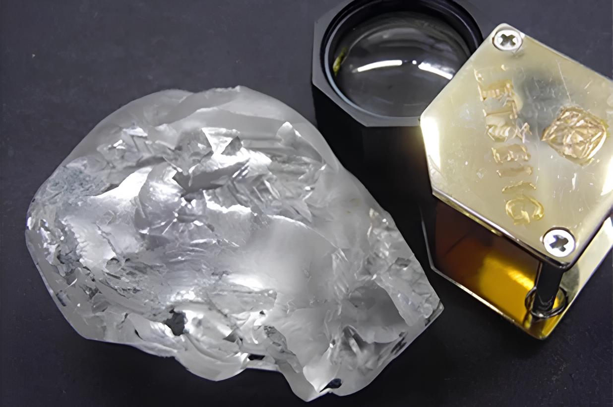 Trabalhador descobre diamante de 442 quilates em mina no Lesoto, avaliado em até US$ 18 milhões, e transforma o pequeno país africano em destaque mundial