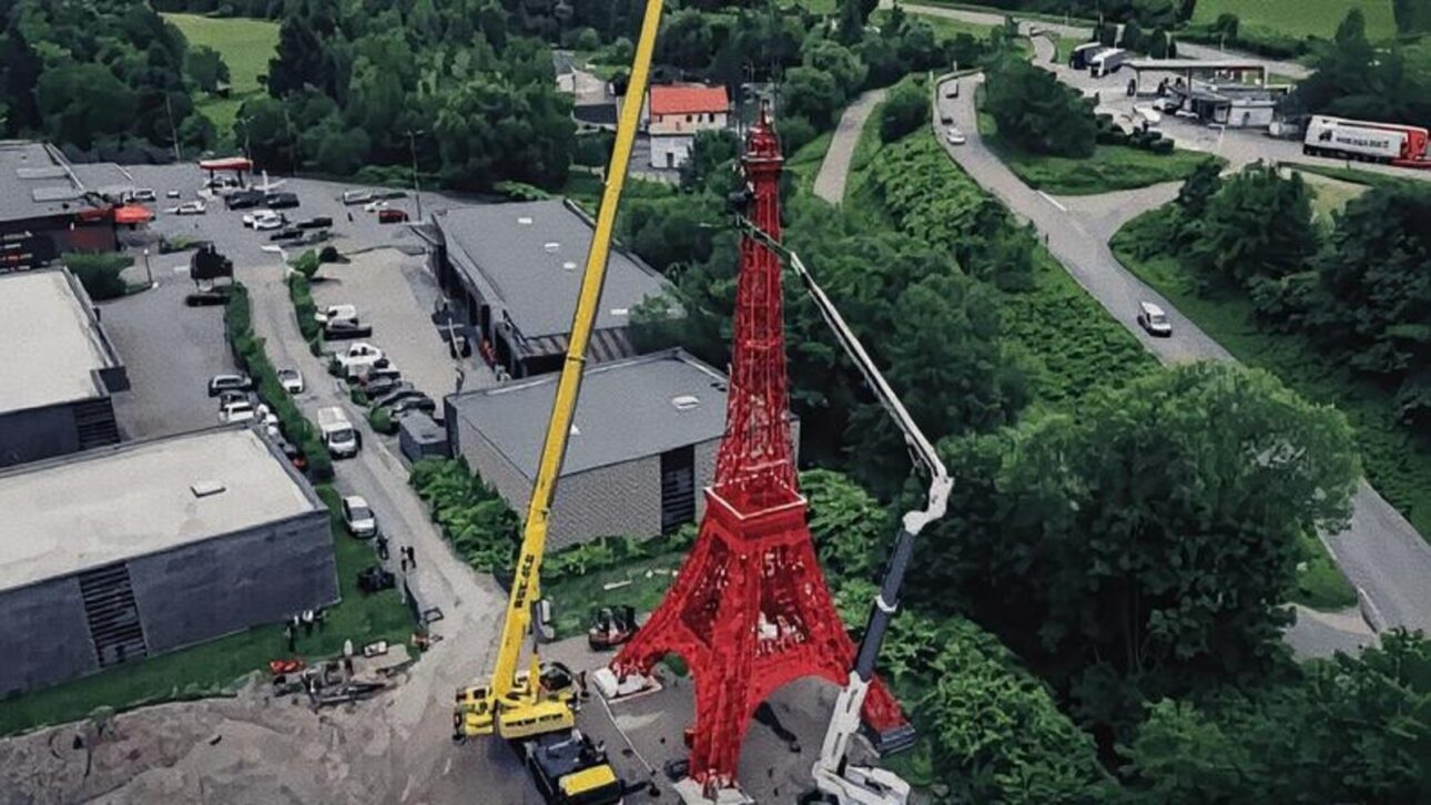 Torre Eiffel, Torre Eiffel en el patio, Monumento