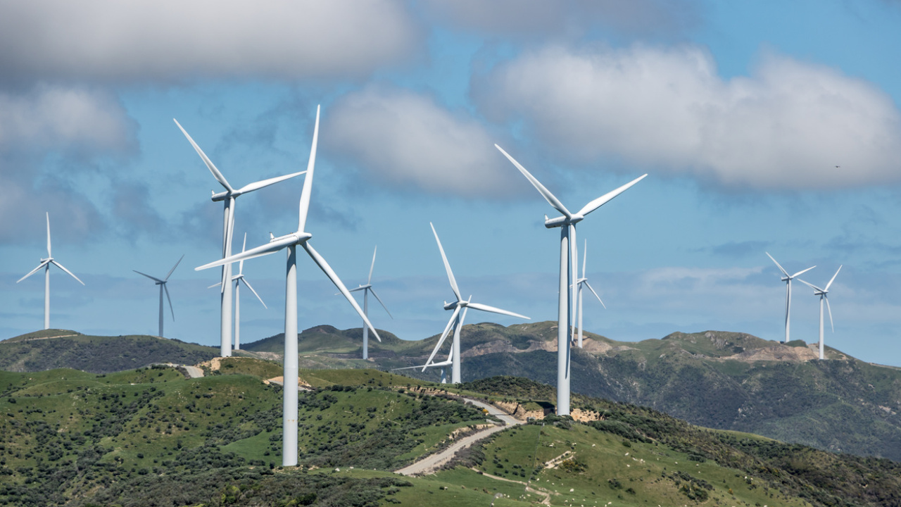 A Squadron Energy concluiu a concretagem das fundações das primeiras 69 turbinas do parque eólico Uungula, o maior projeto de energia eólica de Nova Gales do Sul, com 414 MW de potência e forte impacto econômico e ambiental.