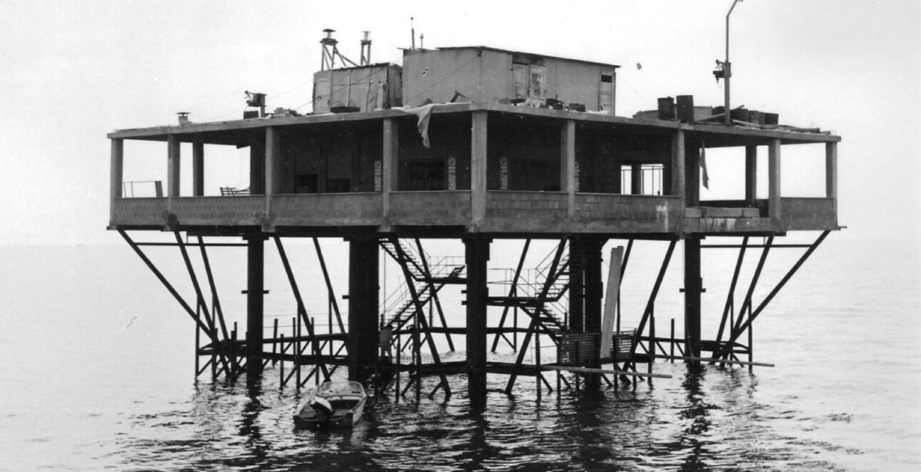 Isla, Isla de las Rosas, Italia