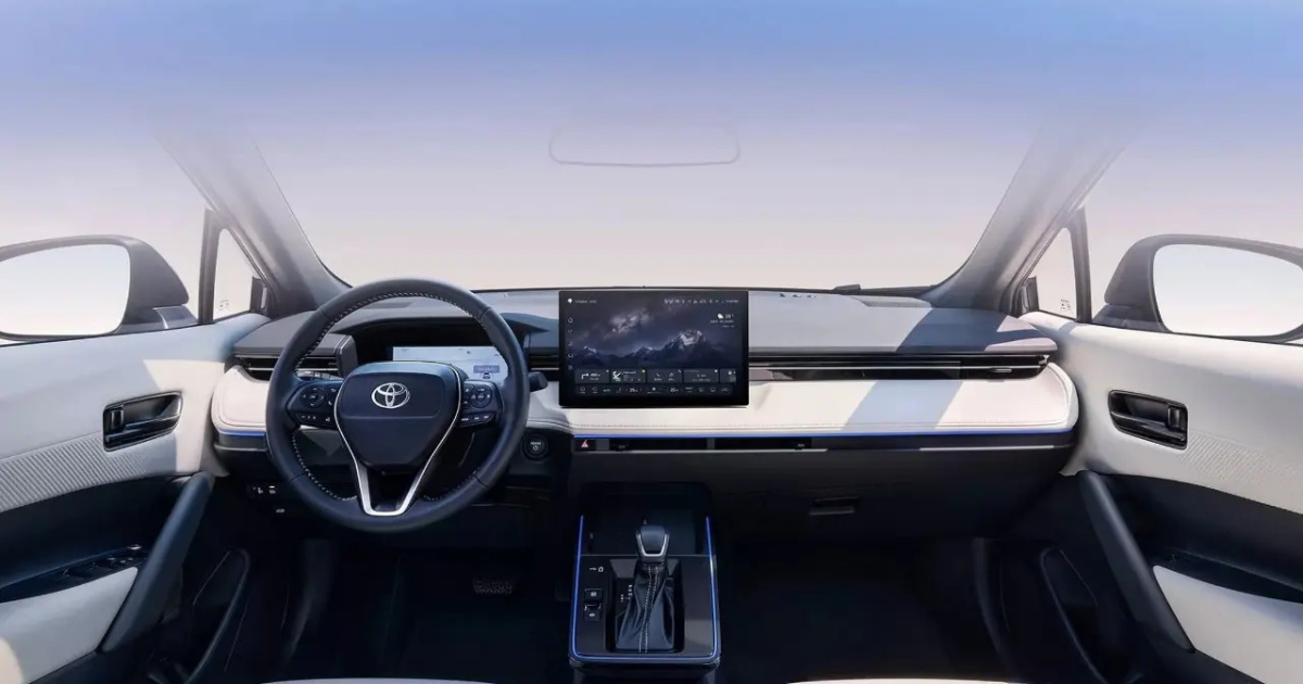 Versión china del Toyota Corolla Cross trae motor 2.0 más potente, panel digital de 12,9” y precio inicial por debajo de R$ 100 mil. (Imagen: Divulgación)