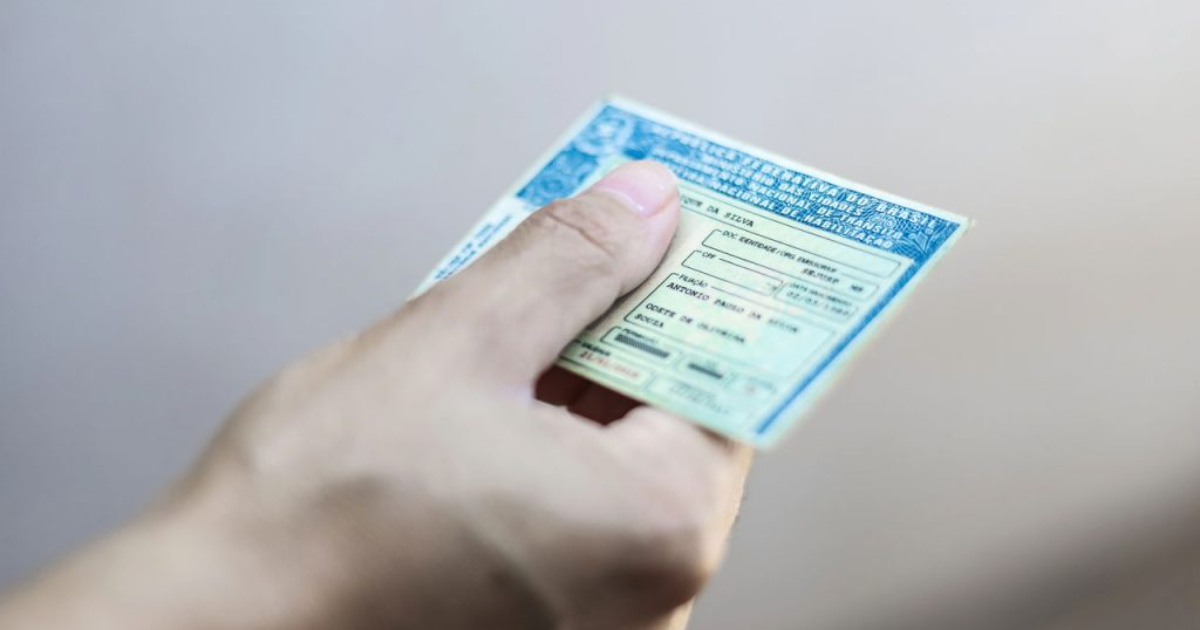 Nueva ley de tránsito prevé multa de R$ 2.934,70, suspensión de la CNH por hasta 24 meses y restricción en rodovias para ultrapassagens peligrosas.