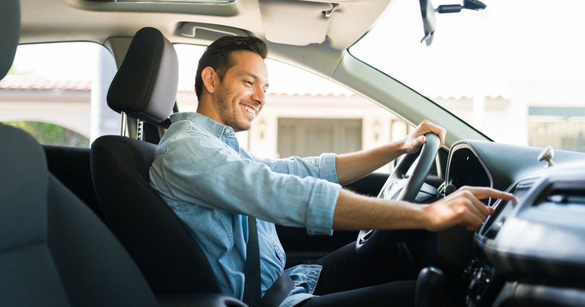 Nueva ley de tránsito prevé multa de R$ 2.934,70, suspensión de la CNH por hasta 24 meses y restricción en rodovias para ultrapassagens peligrosas.