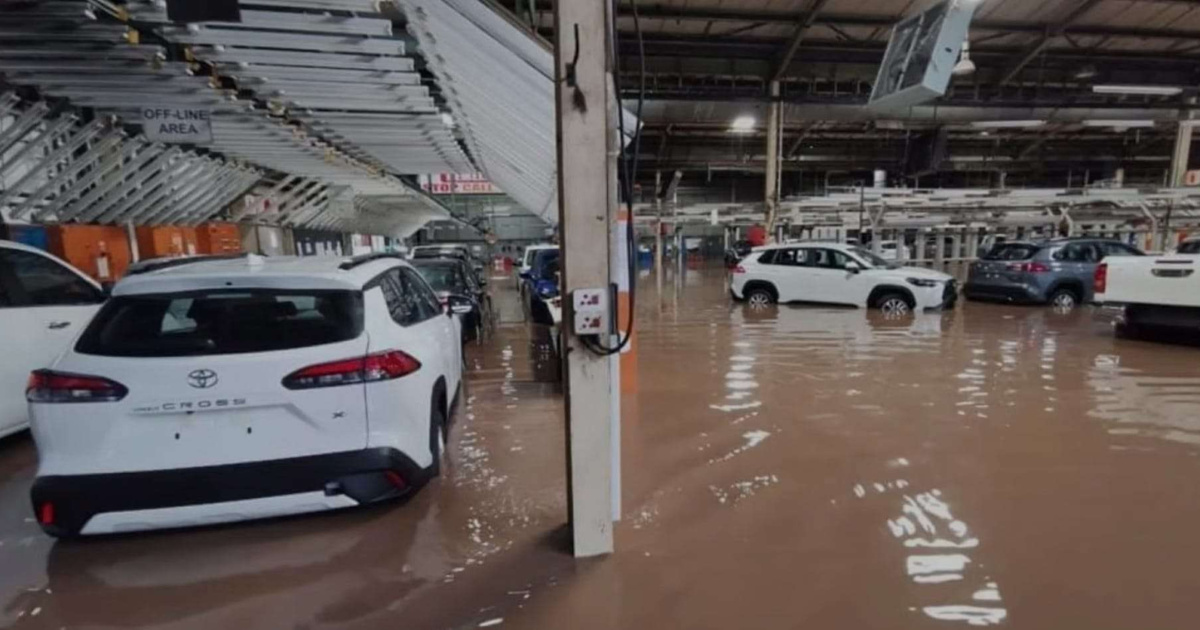 Producción de Toyota en Brasil es paralizada tras tormenta en Porto Feliz. Inventarios de Corolla y Corolla Cross desaparecen de las tiendas.