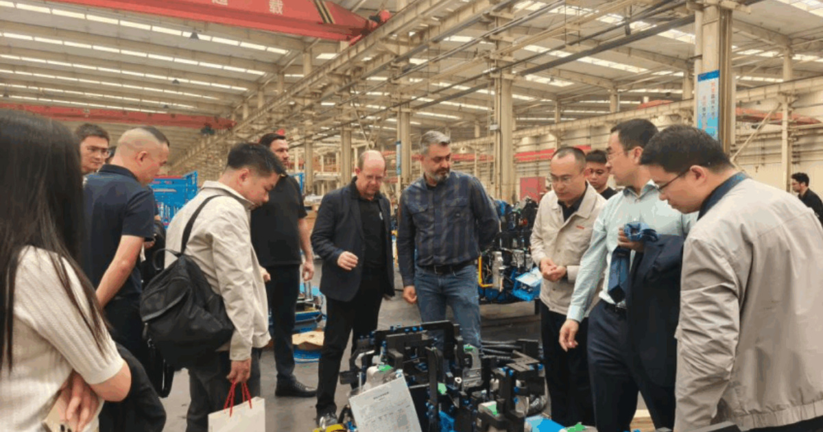 Renault moderniza fábrica en Paraná con robots chinos y alta automatización, elevando el ritmo de producción y tecnología industrial. (Imagen: poder360)