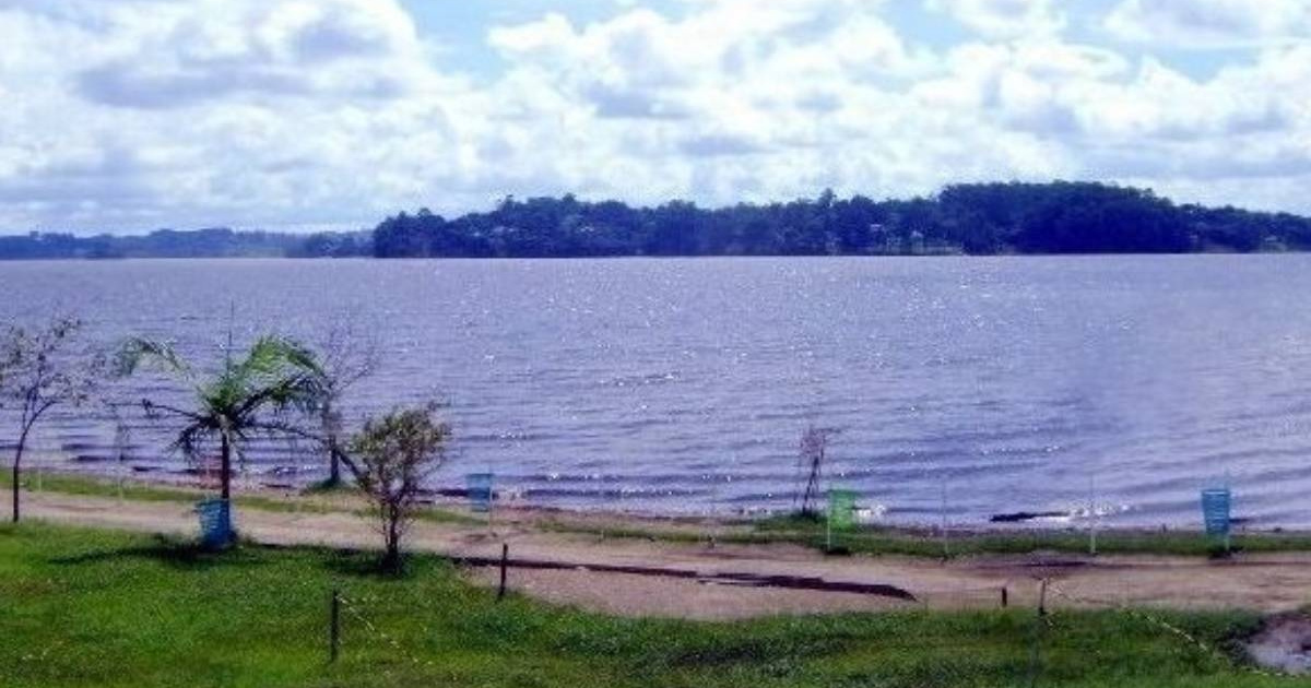 Descubre la Isla de los Amores, un refugio natural en la Represa de Guarapiranga que parece una playa urbana en São Paulo por solo R$ 25. (Imagen: RicardoSAPO©/Wikimedia)