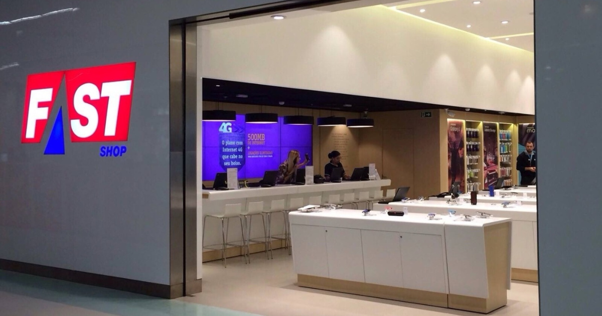 Fast Shop cierra tiendas y centro de distribución en medio de la Operación Ícaro y crisis millonaria. La reestructuración busca estabilidad y transparencia.