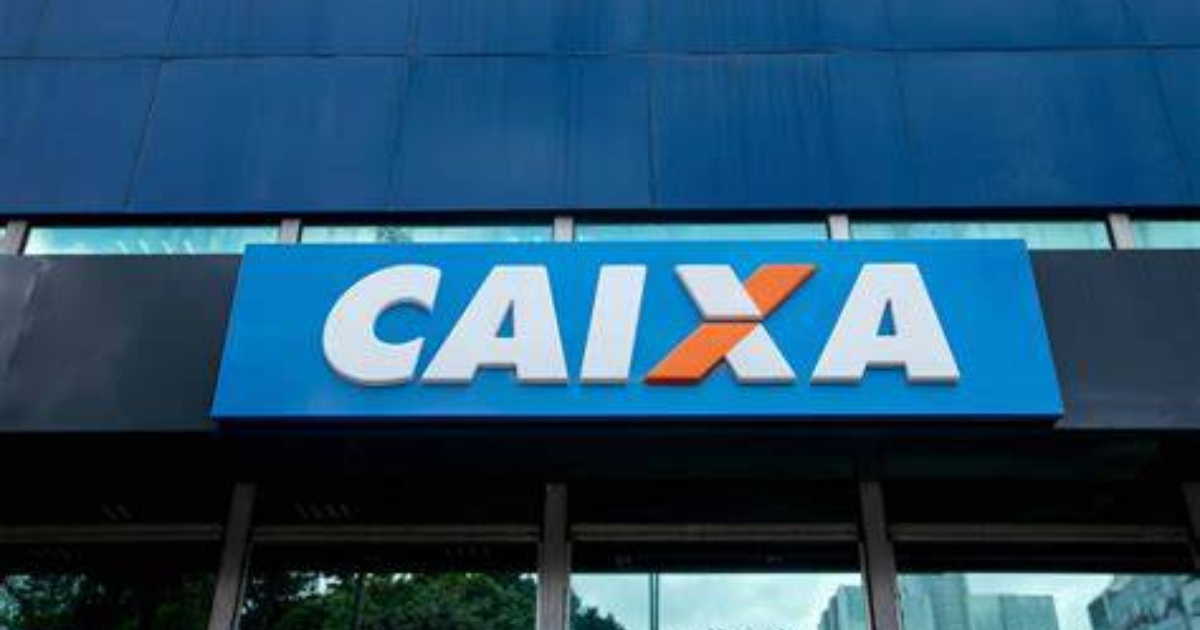 Cliente recibió R$ 15,5 bilhões por erro bancario e teve conta bloqueada. Justiça reconheceu falha e fixou indenização simbólica de R$ 1 mil.