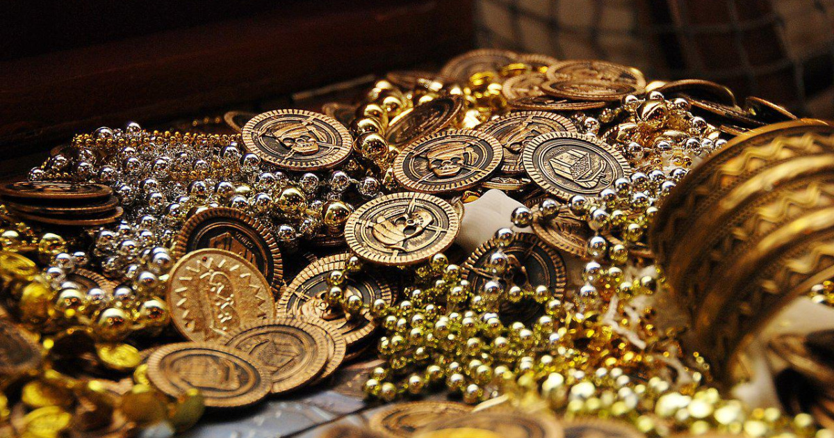 Pareja encuentra tesoro millonario en el patio con monedas de oro del siglo 19. Descubrimiento evaluado en US$ 10 millones intriga a especialistas.