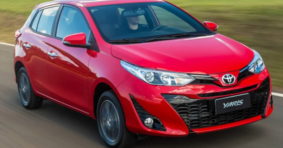 Compare Toyota Yaris 2019 e Corolla 2016: consumo, desempenho, espaço e preço Fipe 2025 para escolher o melhor seminovo. (Imagem: mundodoautomovelparapcd)