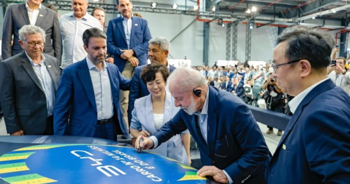 BYD Inaugura Megafábrica De R$ 5,5 Mil Millones En Camaçari (BA), Promete 20 Mil Empleos Y Impulsa La Producción De Autos Eléctricos En Brasil.