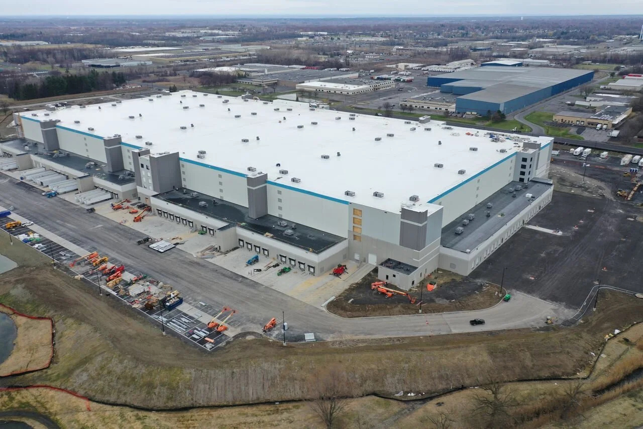 Maior centro de distribuição da Amazon no mundo tem 350 mil m², 18 km de esteiras automatizadas e processa mais de 1 milhão de pacotes por dia no Tennessee