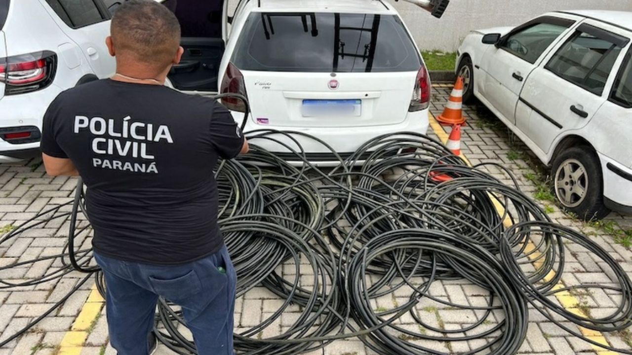 A Lei 15.181 sancionada em 2025 aumenta as penas para roubo e furto de cabos elétricos e de telefonia, além de criar novas punições para receptação.