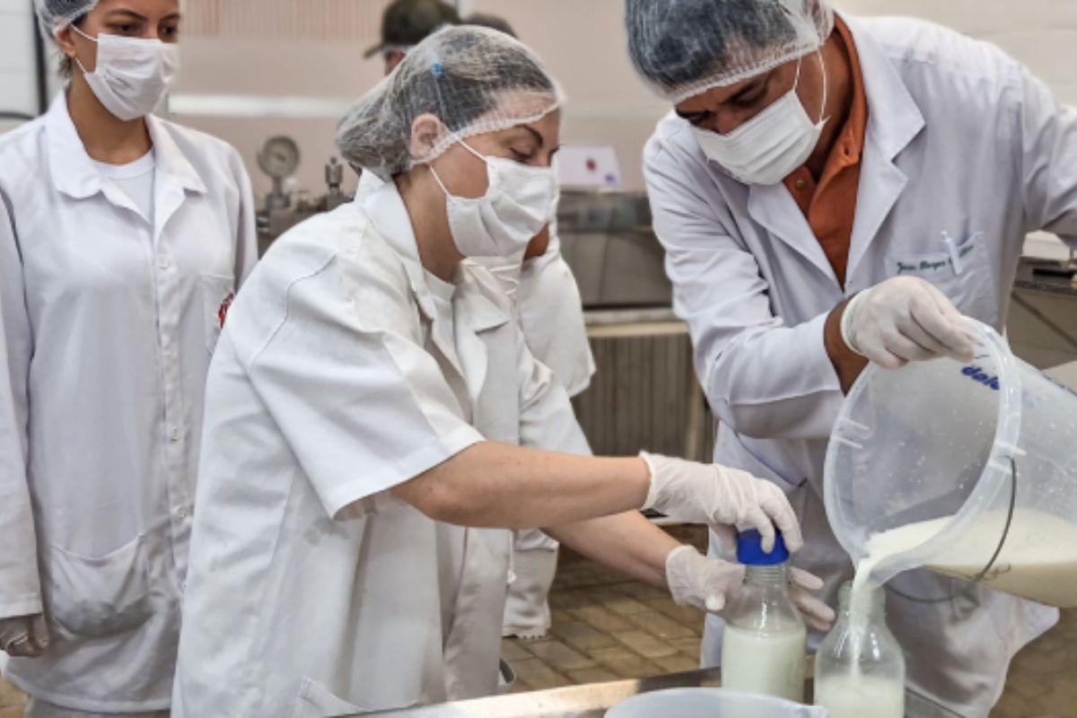 Uma pesquisa inédita conduzida pela Empresa de Pesquisa Agropecuária de Minas Gerais (Epamig ILCT) em parceria com a Fundação Oswaldo Cruz (Fiocruz) está revolucionando o modo como o leite humano é preparado para UTIs neonatais para a nutrição de bebês prematuros