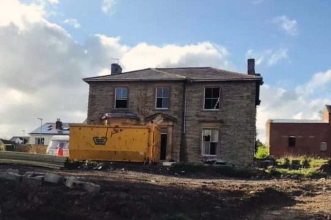 Mansión, Ruinas, Pareja