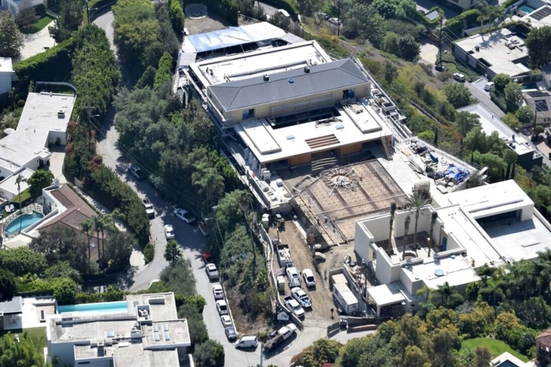 LeBron James, Mansão