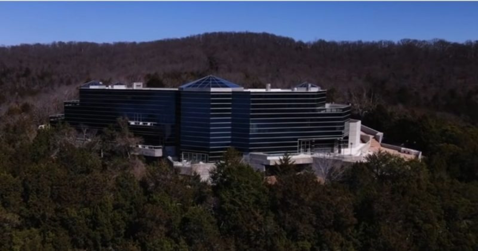 Mansão mais feia do mundo, Mansão