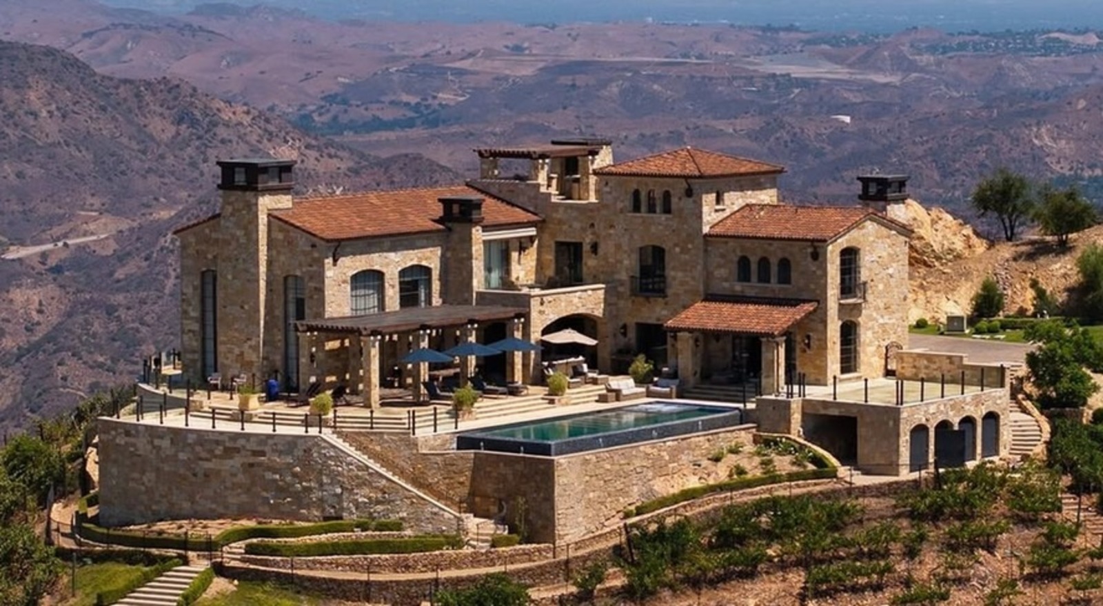 Mansão, Se beber, Não case, Leilão