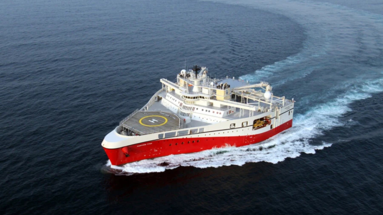 O navio Ramform Titan, da empresa norueguesa TGS, inicia estudos sobre a exploração de petróleo na Margem Equatorial, região com potencial estimado entre 20 e 30 bilhões de barris. As pesquisas geológicas começam pelo litoral do Maranhão, com base no Porto de Itaqui.