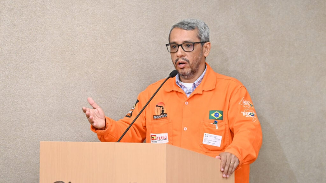 Durante audiência pública na Assembleia Legislativa do RN, petroleiros cobraram mais investimentos na Bacia Potiguar e destacaram que, sem ampliação da produção, o país poderá depender de importações de petróleo na próxima década. Fonte: Saiba Mais