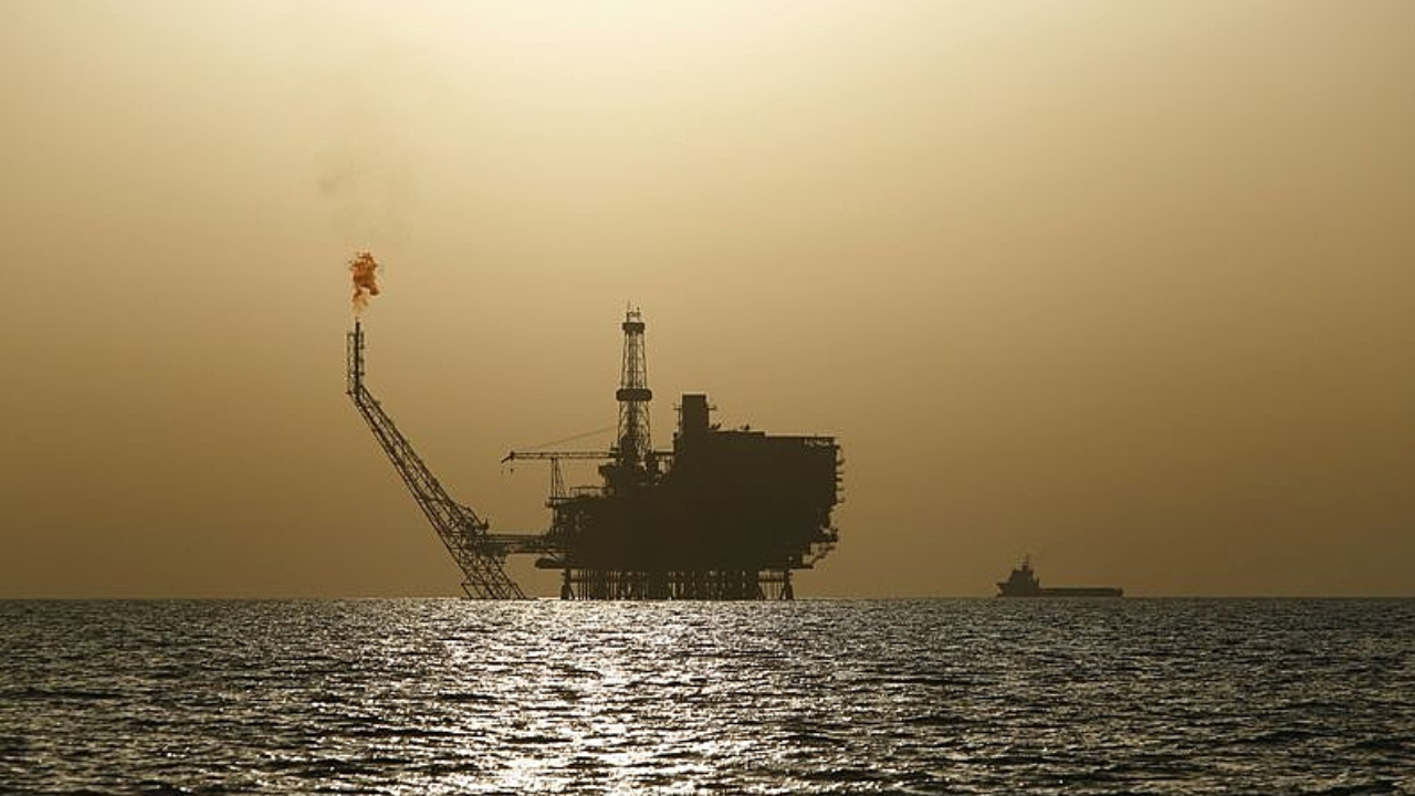 A Opep aponta redução na produção brasileira de petróleo em agosto, mas mantém projeções otimistas para 2025 e 2026, destacando o Brasil entre os maiores contribuintes fora do cartel para o avanço global da oferta de combustíveis líquidos. Fonte: Brasil de Fato