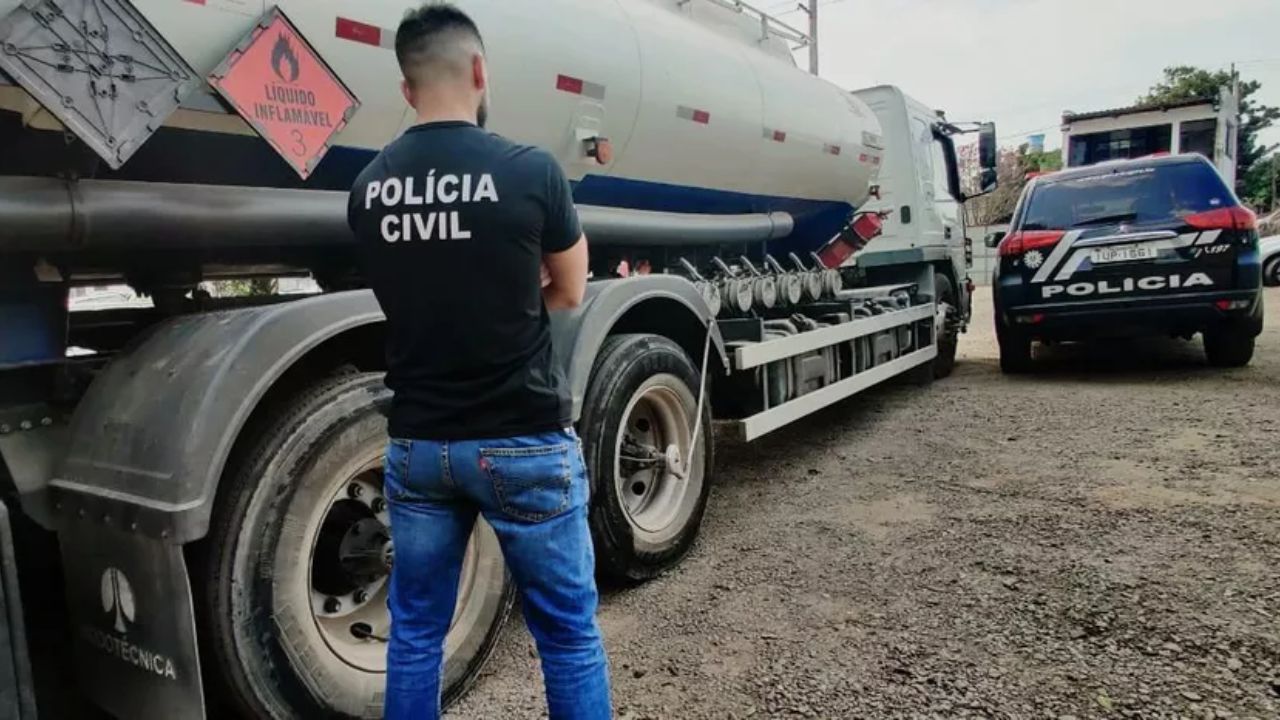 Projeto aprovado na Câmara aumenta pena para furto e roubo de combustível, com prisão que pode chegar a 16 anos. Uso de câmeras também será ampliado na fiscalização.