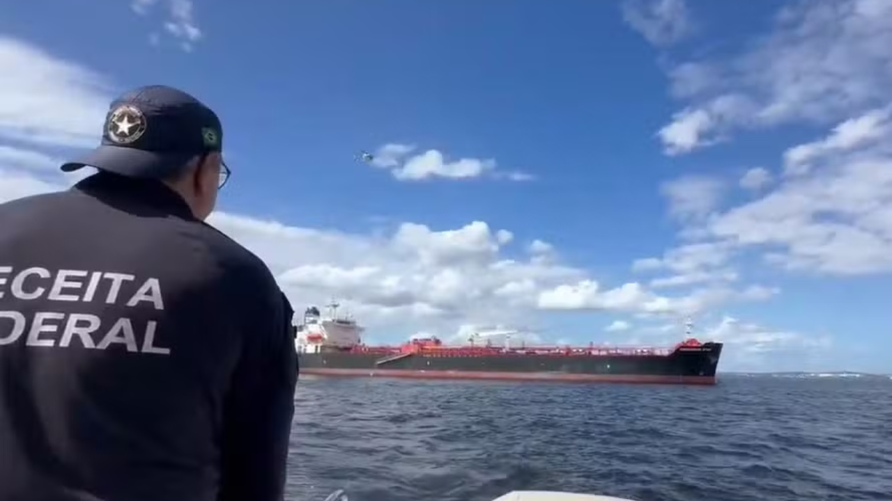 Laudos da ANP e da Receita Federal indicam que cargas importadas pela Refit, apresentadas como petróleo e nafta, eram na verdade gasolina automotiva pura, o que levanta suspeitas de fraude. Fonte: Receita Federal