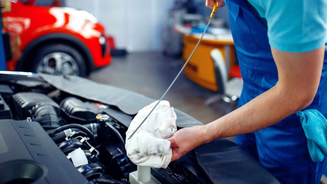 Descubra as 5 revisões mais importantes do carro e os intervalos ideais para realizá-las. Evite falhas e mantenha seu veículo seguro com orientações simples e eficazes.