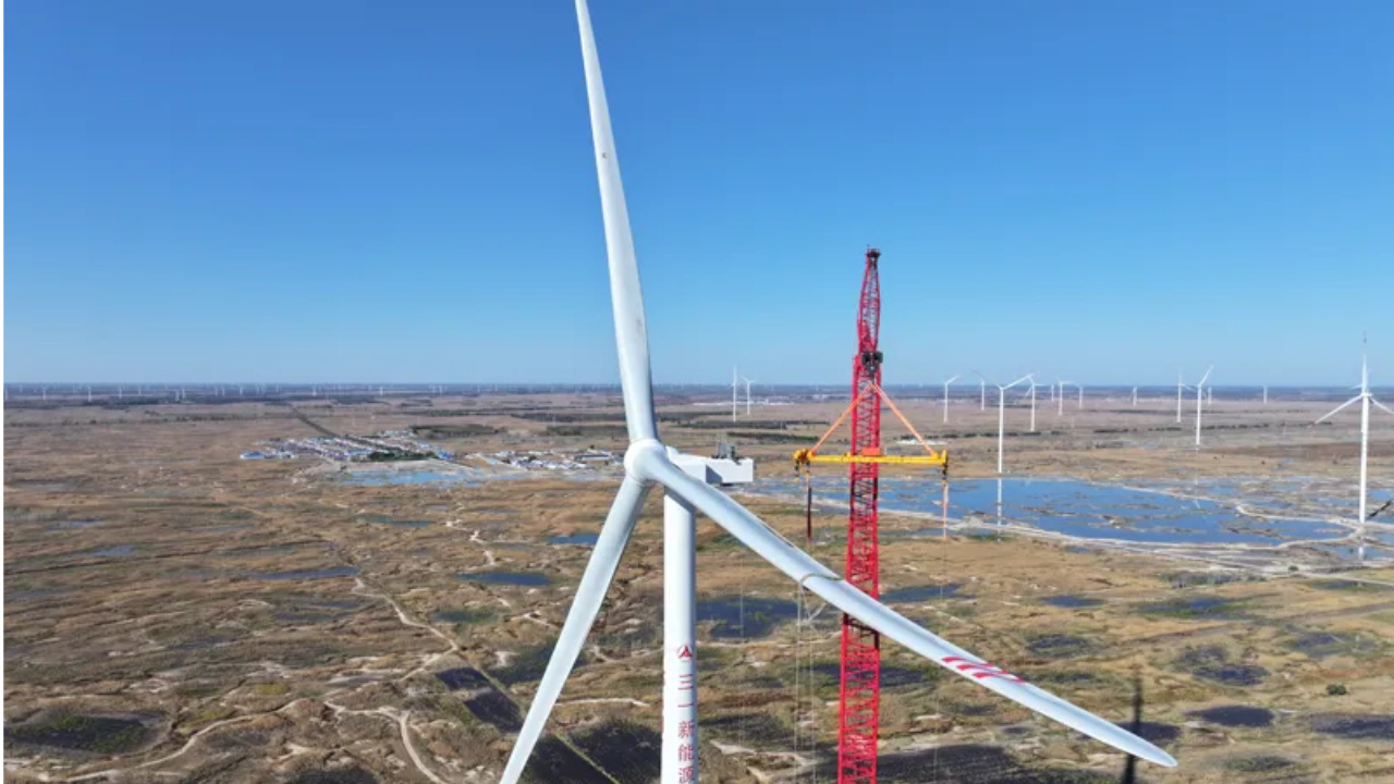 A gigante chinesa Sany Renewable Energy aposta no Brasil como hub da energia eólica na América Latina, com turbinas de até 195 metros e contratos firmados no Chile. A empresa busca liderar a próxima geração de equipamentos de alto desempenho e reforçar o papel do país na transição energética global. Fonte: Sany