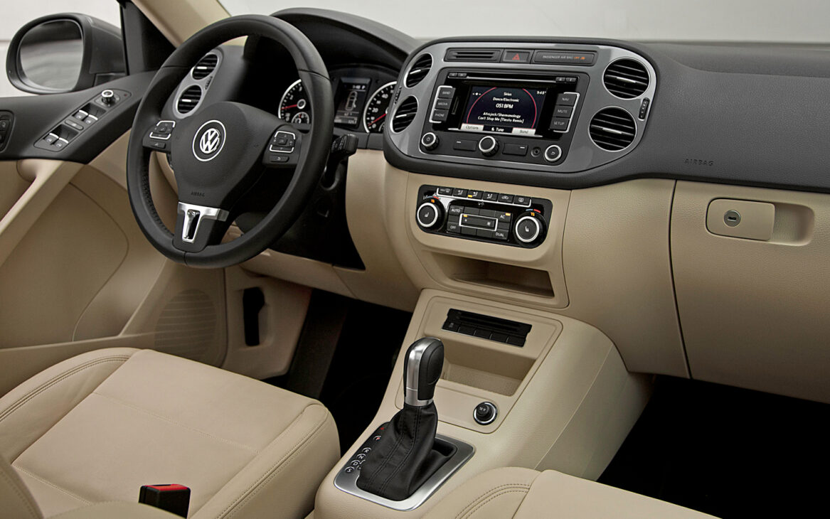 Por alrededor de R$ 65 mil y con motor 2.0 turbo de 200 cv, este SUV alemán tiene cambio automático de 6 marchas, tracción integral y construcción considerada “tanque”; conoce el Volkswagen Tiguan 2.0 TSI 2013