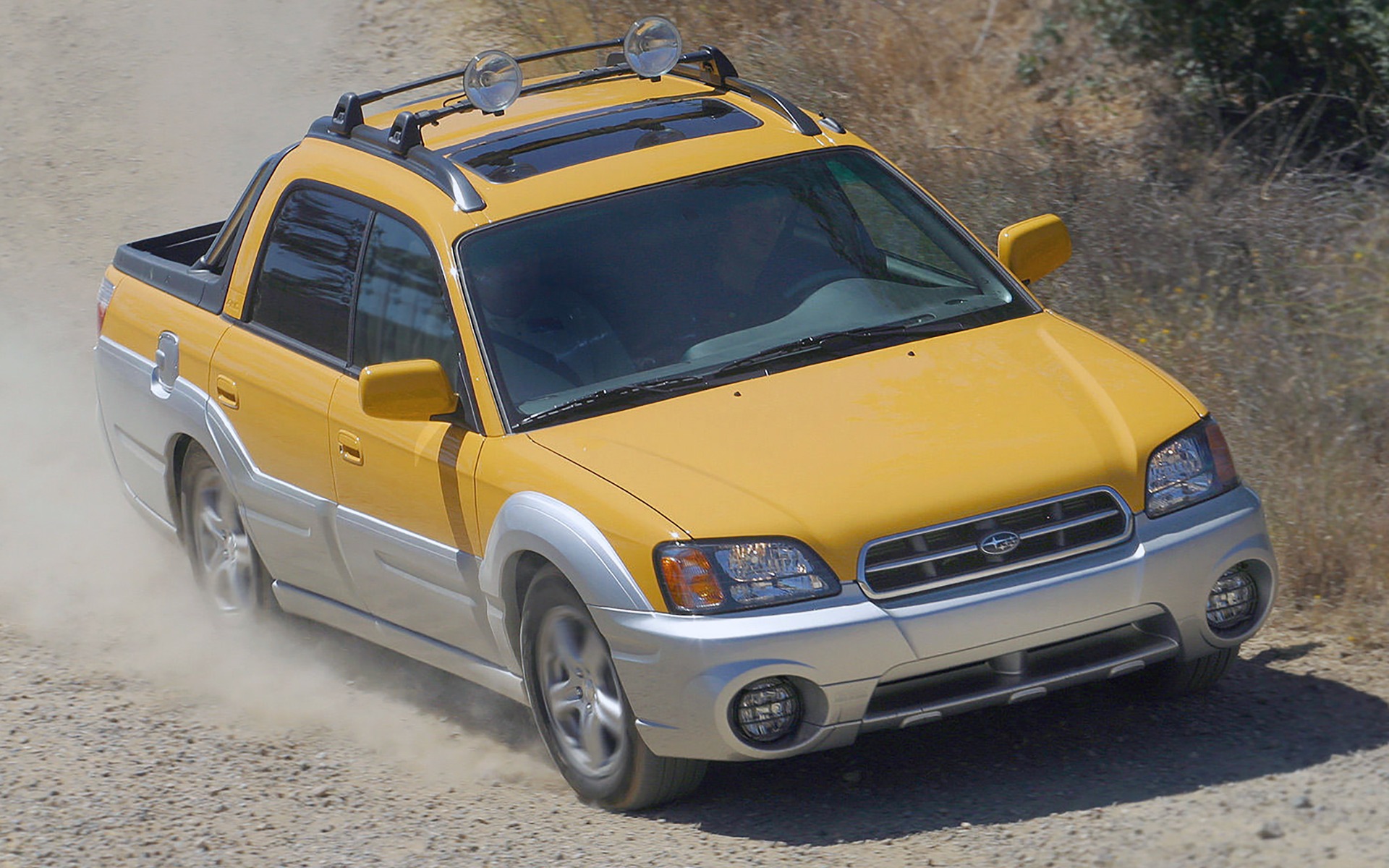 A picape-sedã japonesa que o Brasil nunca teve: Subaru Baja mistura motor boxer, tração integral e caçamba integrada e virou peça de colecionador