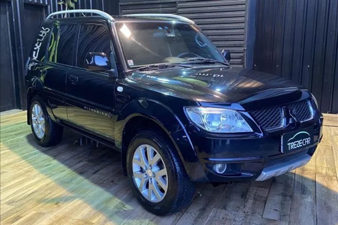 4 SUVs legendarios que el mercado olvidó, pero que duran para siempre: Pajero TR4, Pajero Full, Land Cruiser Prado y Grand Vitara prueban que un buen coche no necesita pantalla ni modas