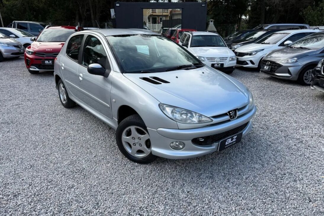 5 coches que nadie quiere, pero valen cada centavo: del Fiat Stilo al Ford EcoSport, los olvidados que aún son excelentes compras