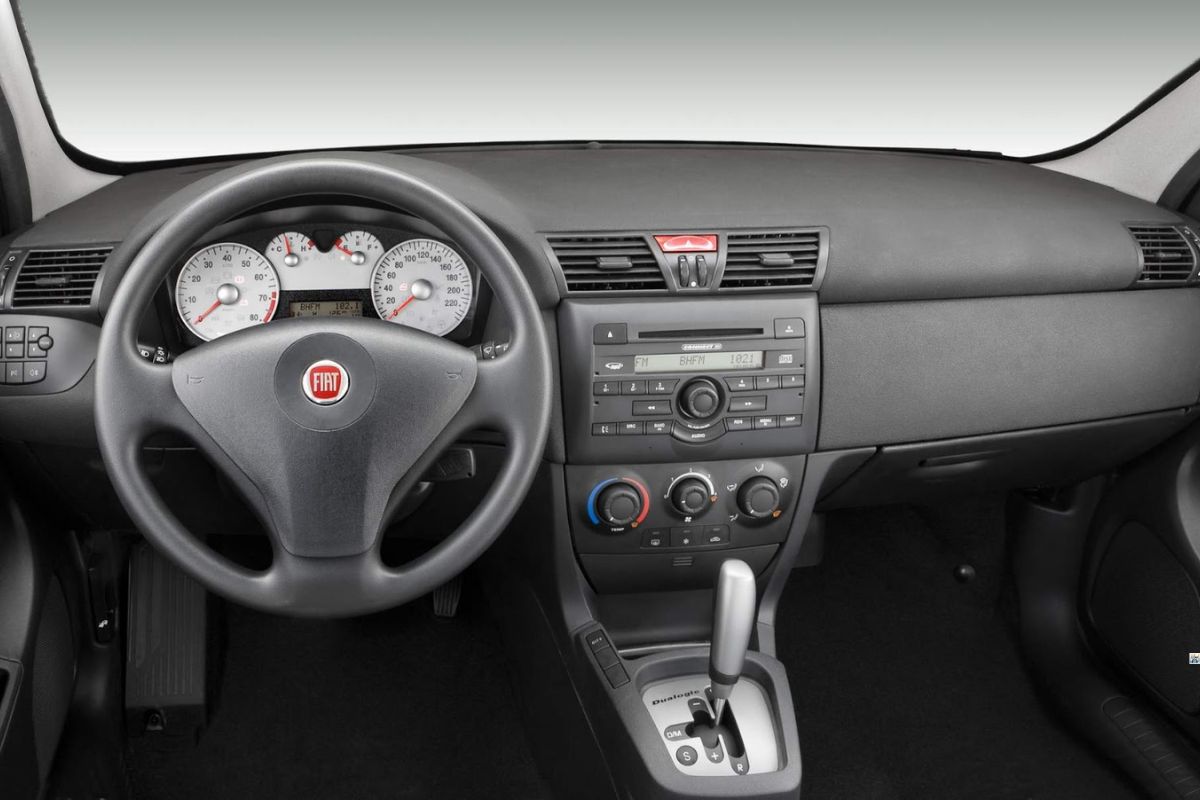 Os carros que ninguém quer, como Fiat Stilo e Ford EcoSport, ainda brilham no mercado de usados pelo excelente custo-benefício. Descubra por que esses modelos esquecidos continuam sendo boas compras para quem entende de automóveis.