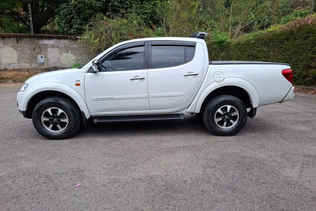 Las 5 picapes medias usadas que 'valen oro' en 2025 son Frontier 2011, L200 Triton 2013, S10 2013, Hilux 2009 y Ranger 2013, combinando precio competitivo, robustez y liquidez en el mercado brasileño de usados.