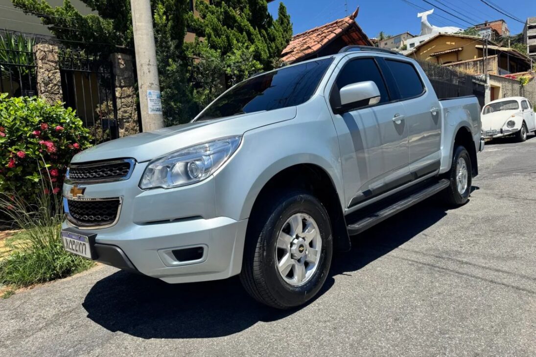 Las 5 picapes medias usadas que 'valen oro' en 2025 son Frontier 2011, L200 Triton 2013, S10 2013, Hilux 2009 y Ranger 2013, combinando precio competitivo, robustez y liquidez en el mercado brasileño de usados.