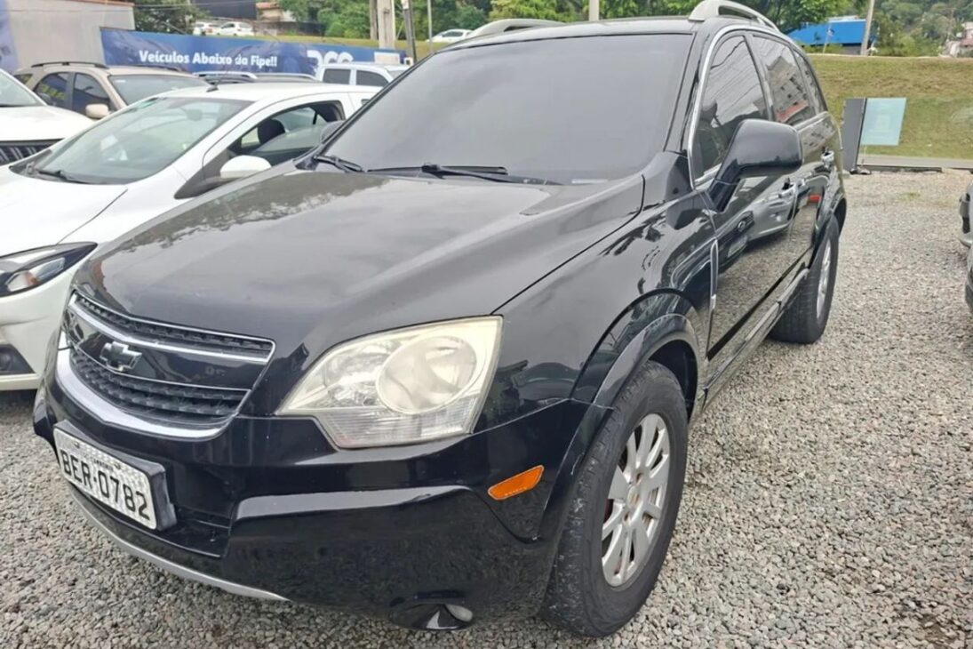 Entre los coches usados hasta R$ 40 mil, muchos esconden riesgos de taller, mantenimiento pesado y sorpresas en el presupuesto. Ve por qué ciertos SUV y sedán pueden convertirse en trampas.