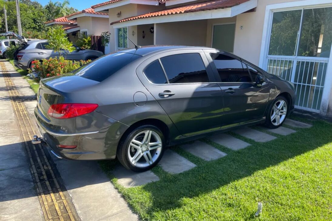 Entre los coches usados hasta R$ 40 mil, muchos esconden riesgos de taller, mantenimiento pesado y sorpresas en el presupuesto. Ve por qué ciertos SUV y sedán pueden convertirse en trampas.