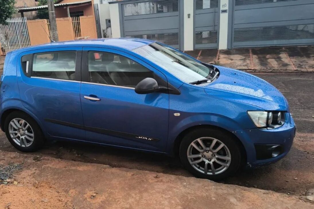 Entre los coches usados hasta R$ 40 mil, muchos esconden riesgos de taller, mantenimiento pesada y sorpresas en el presupuesto. Ve por qué ciertos SUV y sedán pueden convertirse en trampas.