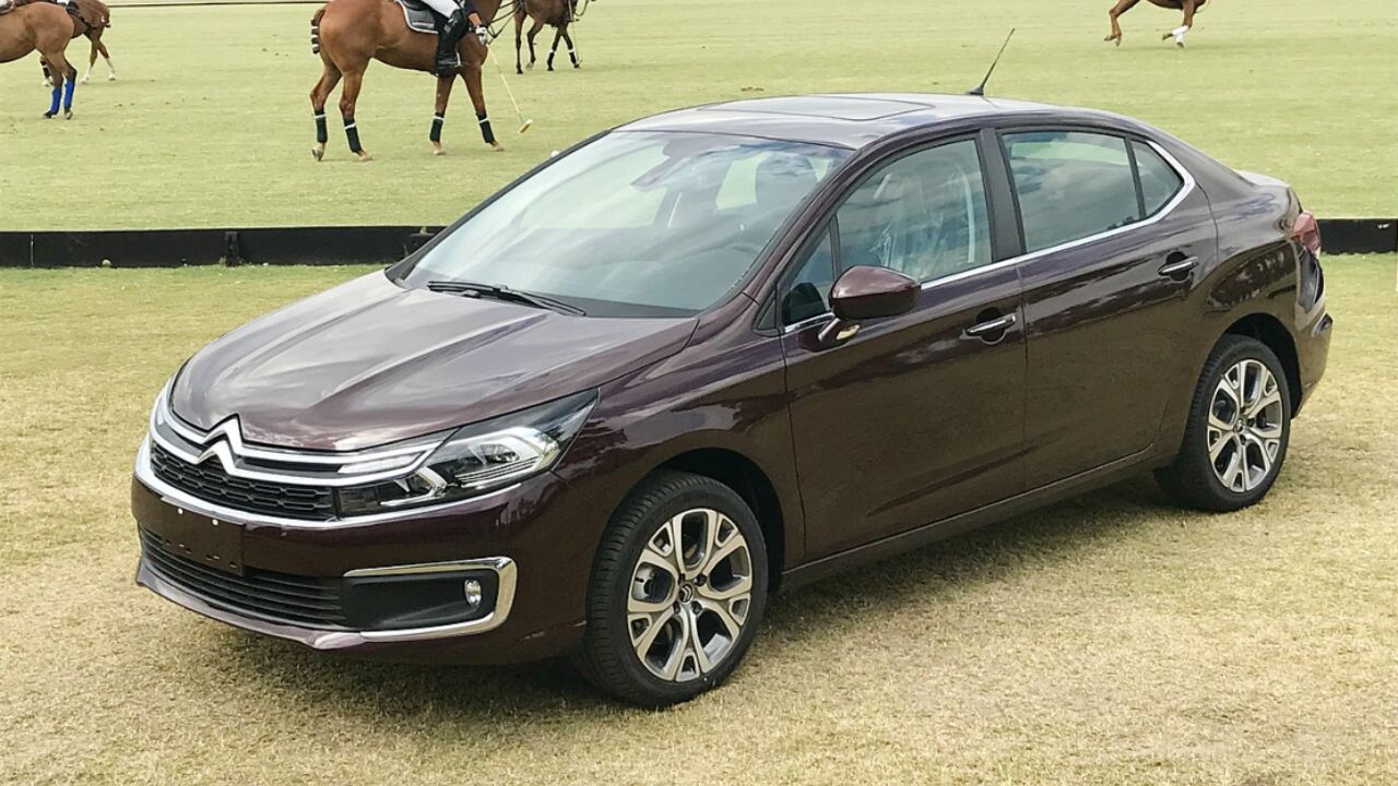 Consulta 8 coches usados que unen lujo, tecnología y rendimiento. Ve la lista completa con opciones de sedanes e híbridos por un buen precio.