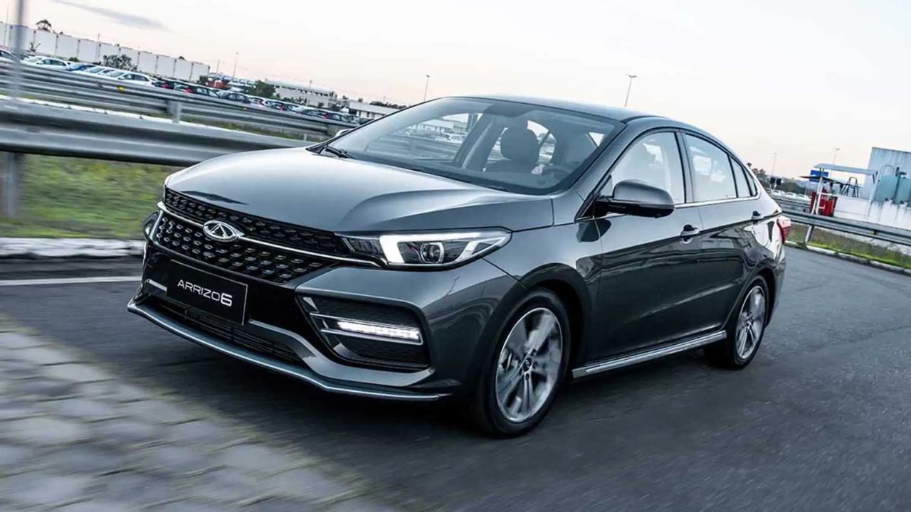 Consulta 8 coches usados que unen lujo, tecnología y rendimiento. Ve la lista completa con opciones de sedanes e híbridos por un buen precio.