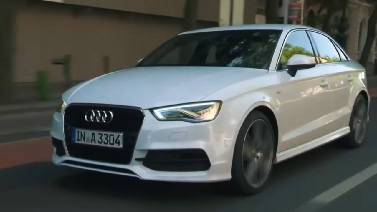 Consulta 8 coches usados que unen lujo, tecnología y rendimiento. Ve la lista completa con opciones de sedanes e híbridos por un buen precio.