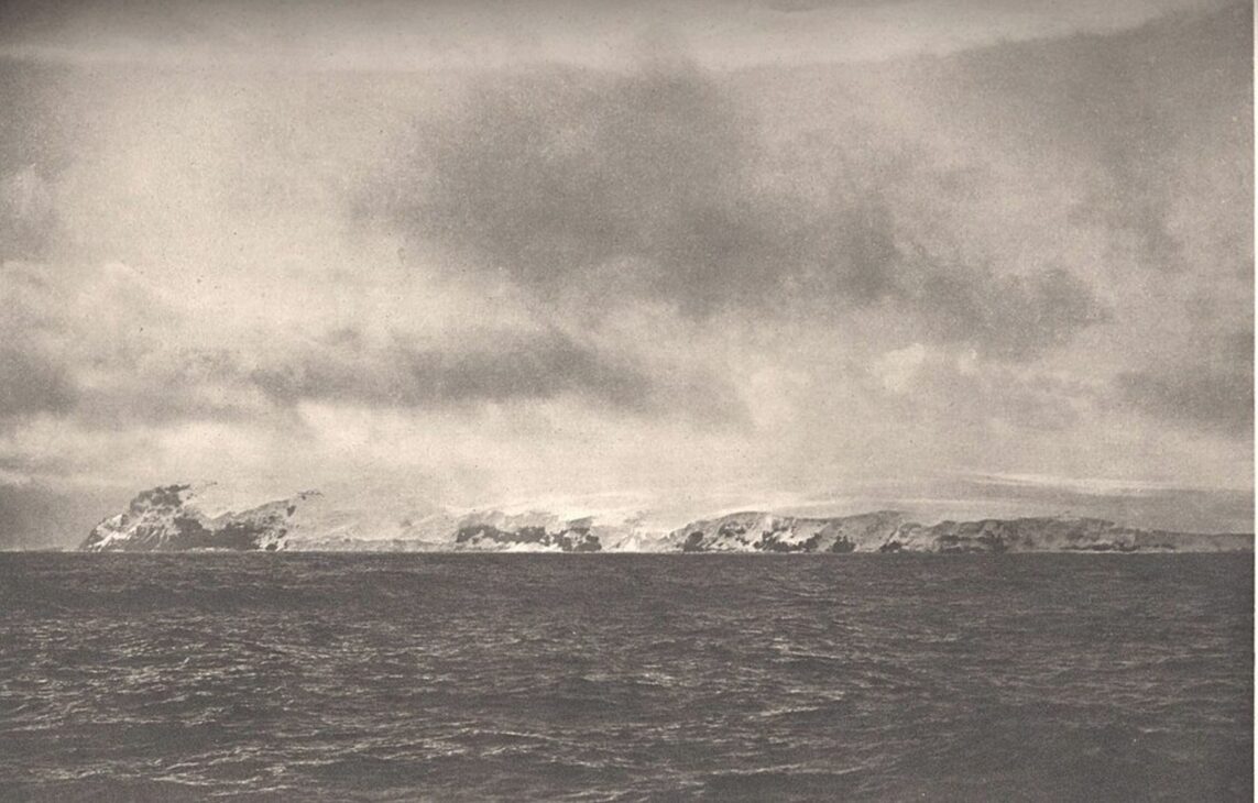 Isla Bouvet, Isla, Isla aislada, Isla más aislada del mundo